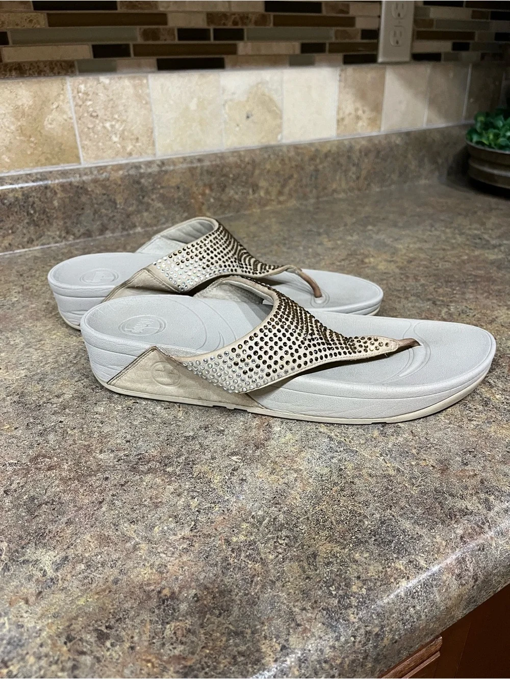 FitFlop Flare Rhinestone Thong Sandals Women 11 Beige Crystal 302-094 Walking